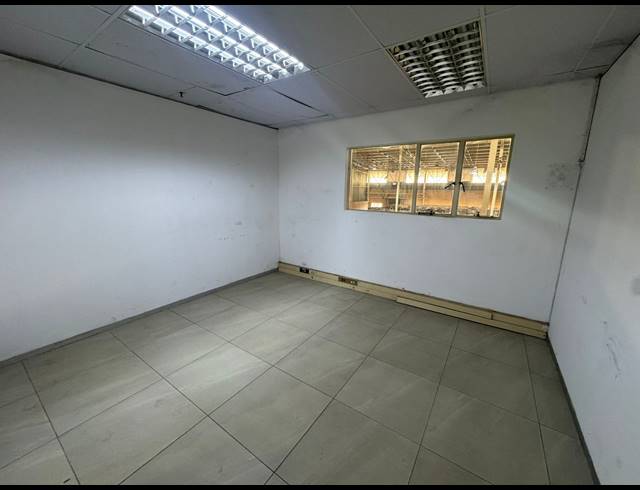 1,780M² WAREHOUSE TO LET IN HERMANSTAD